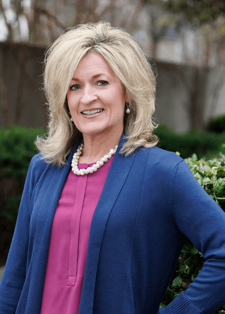 Paula Lowes headshot