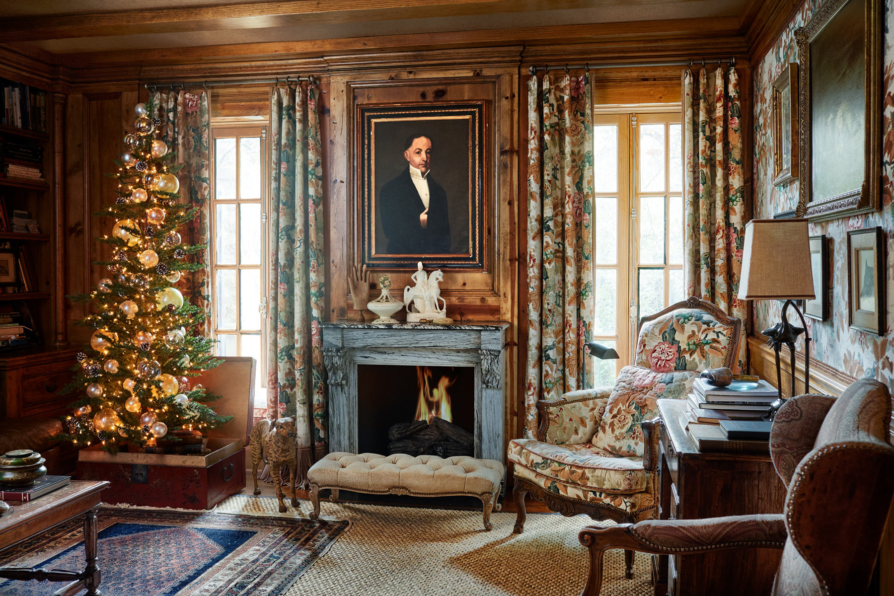 Tour a Holiday-Ready English Cottage in Fort Worth